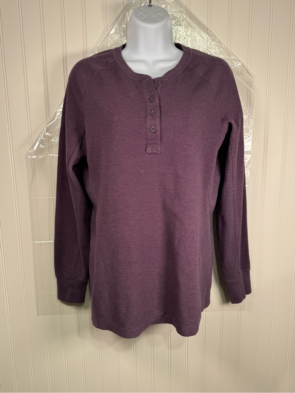 Women’s Long-Sleeve Henley Shirt in Plum